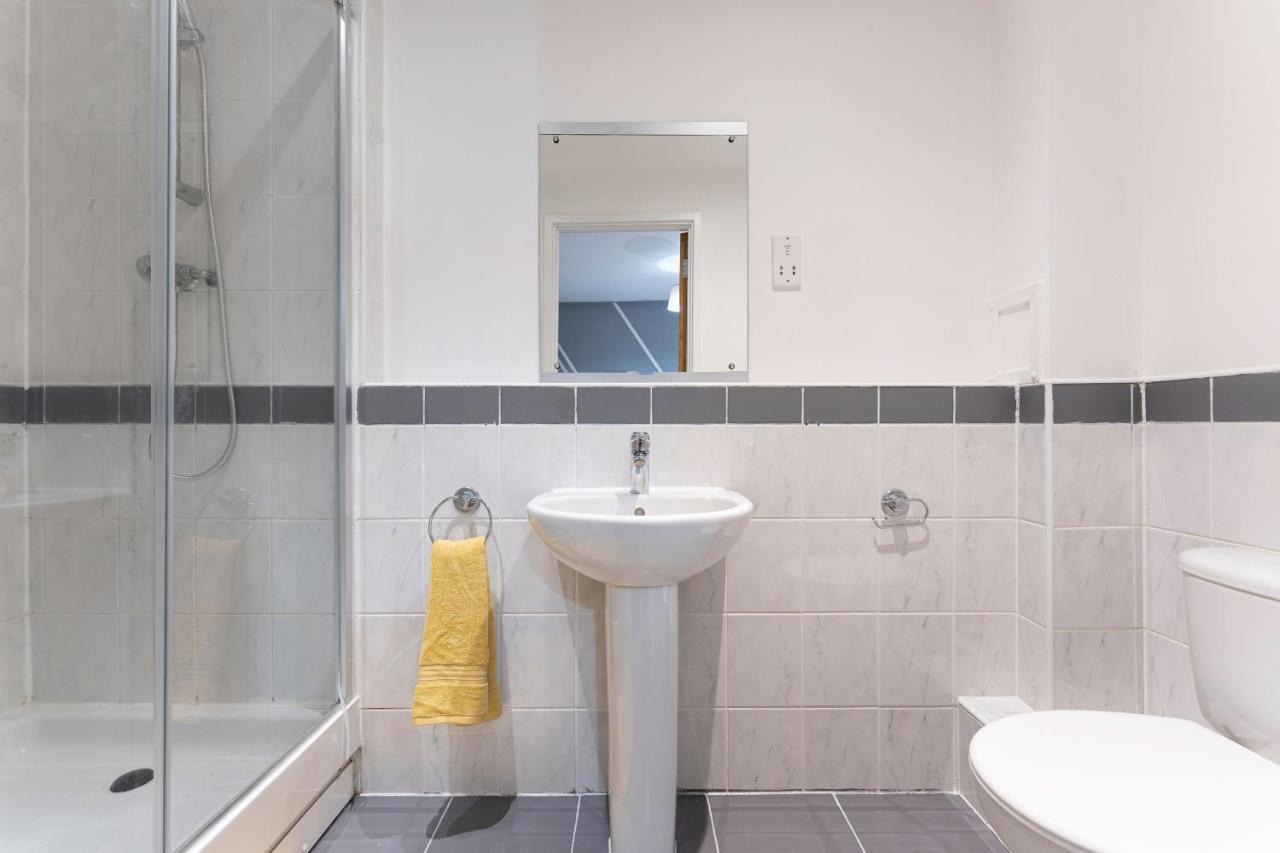 Riley House Spacious City Apartment Coventry Exterior foto